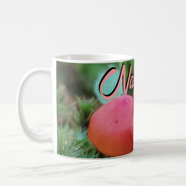 Mug Champignons rouges brillants sur le sol forestier (Gauche)