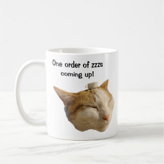 Mug Chat endormi sur le lieu de travail