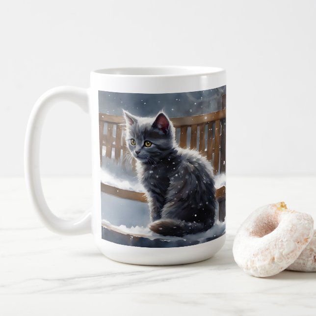 Mug Chat gris mou sur un banc dans la neige (Avec donut)