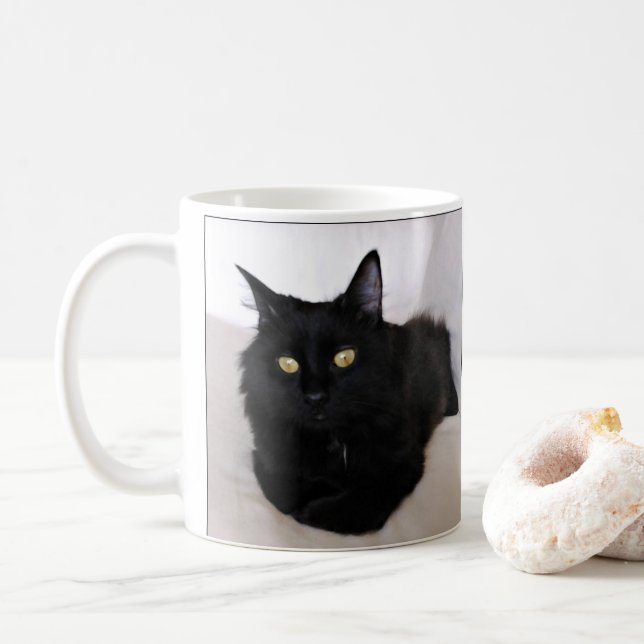 Mug Chat noir aux cheveux longs se relaxer sur le cana (Avec donut)