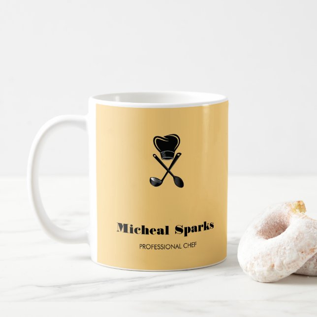 Mug Chef casquette et cuillères silhouette beige (Avec donut)
