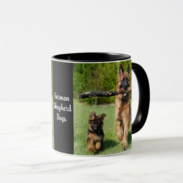 Mug Chien berger allemand à longue chair et chiot (Devant droit)
