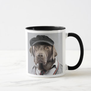 Mug Chien dans le chandail et le casquette