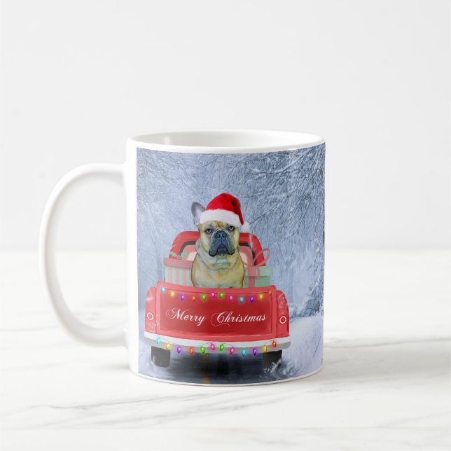 Mug Chien de taureau français en neige assis dans un c (Gauche)
