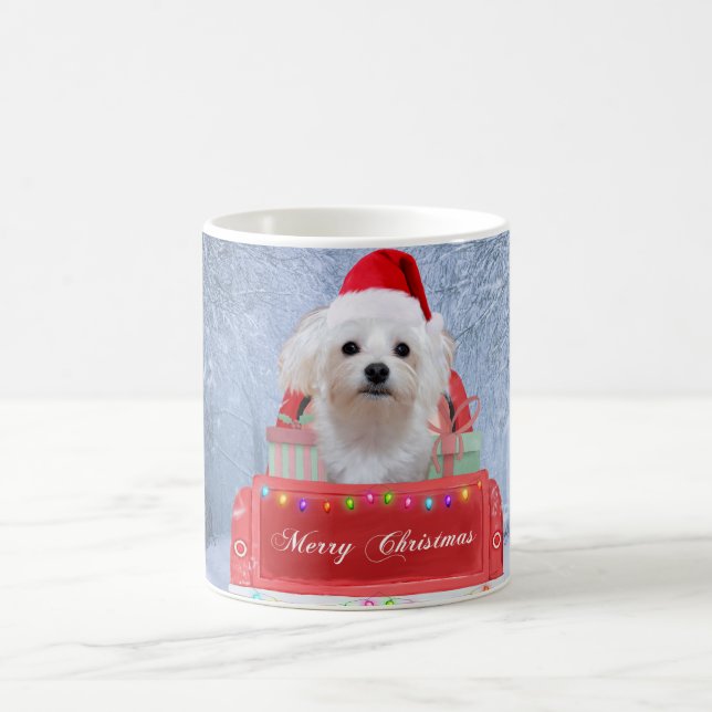 Mug Chien maltais en neige assis sur un camion de Noël (Centre)