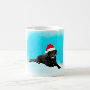 Mug Chien noir du Labrador assis à la neige Noël