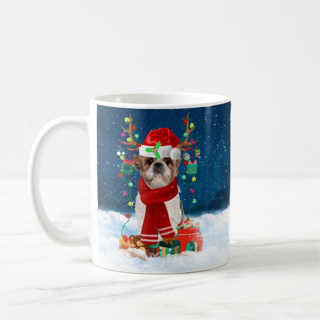 Mug Chien Shih Tzu en neige avec cadeaux de Noël (Gauche)