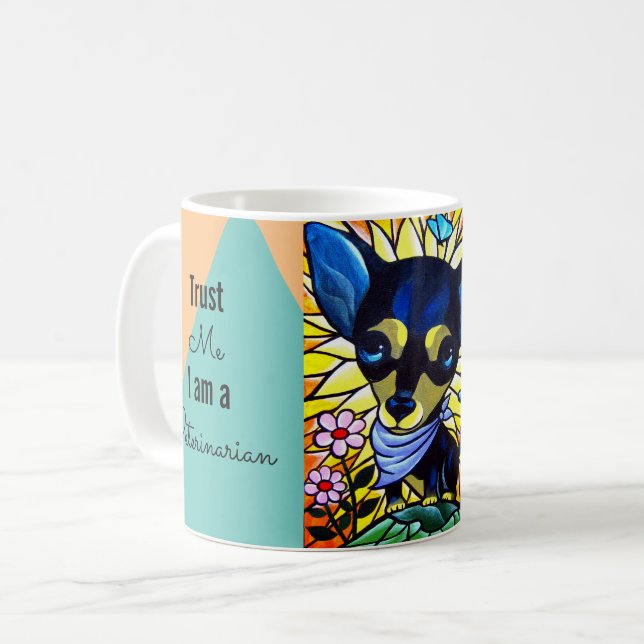 Mug Chihuahua Chien noir mou Nom personnalisé du vétér (Devant gauche)