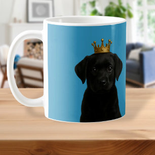 Mug Chiot de Labrador noir en Couronne or mignonne