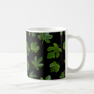 Mug Closeup de feuilles vertes isolé sur arrière - pla