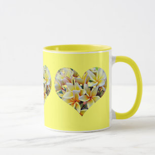 Mug Coeurs blancs et jaunes de Plumeria sur le jaune
