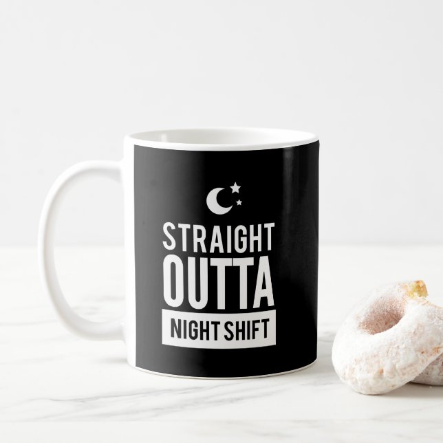 Mug Copie droite drôle de poste de nuit d'OUTTA (Avec donut)