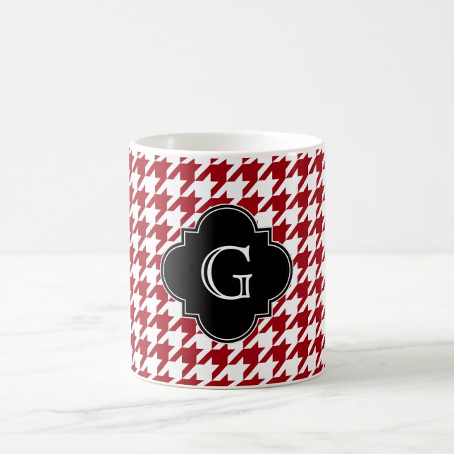 Mug Cranberry Wht Houndstooth Blk Quatrefoil Monogramm (Centre)