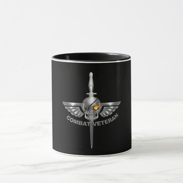 Mug Crâne ailé de combat avec Dagger (Centre)