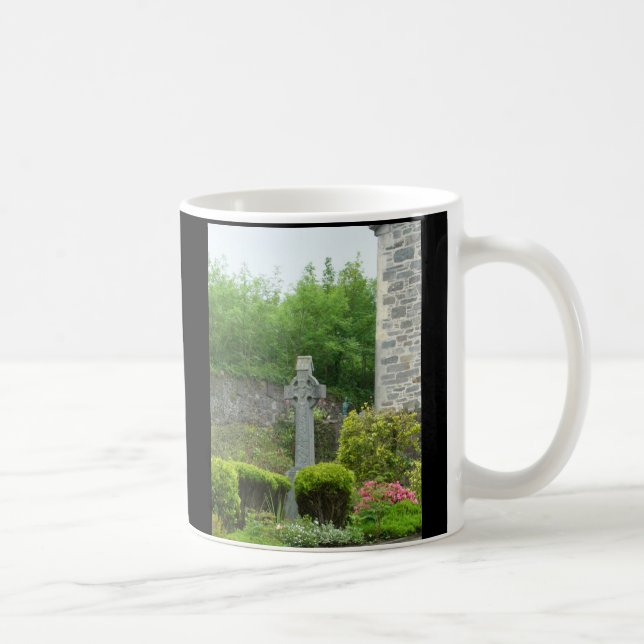 Mug Croix celtique dans la cimetière, foi (Droite)