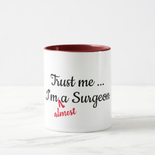 Mug croyez-moi, je suis presque un médecin chirurgien