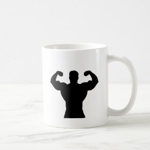 Mug culturiste fléchissant des muscles