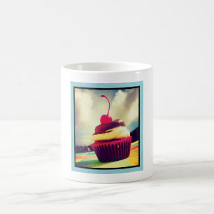 Mug Cupcake coloré avec cerise sur le dessus