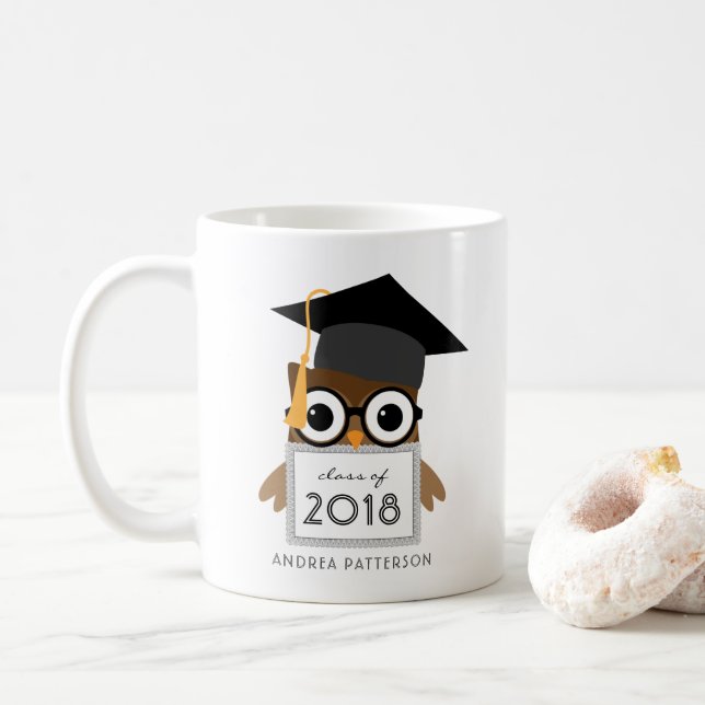 Mug Cute Geeky Graduate Owl Diplôme Personnalisé (Avec donut)