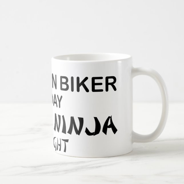 Mug Cycliste de montagne Ninja mortel par nuit (Droite)