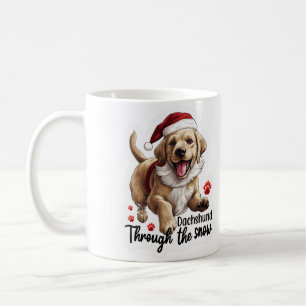 Mug dachshund à travers la neige