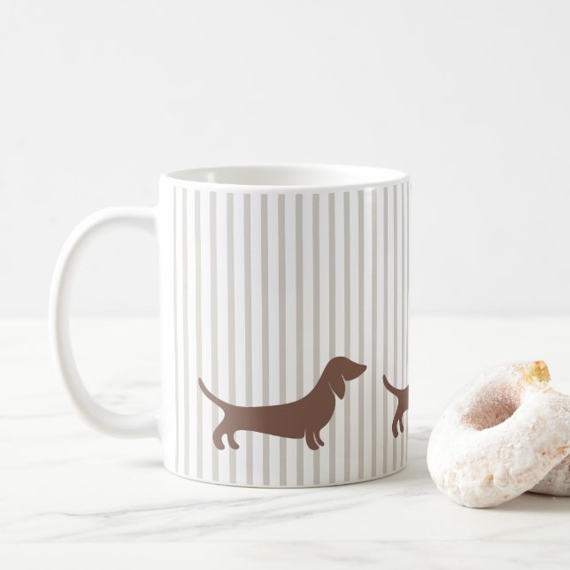 Mug Dachshunts Brown sur bandes beiges (Avec donut)