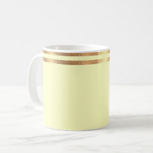 Mug de café à grains jaunes et dorés