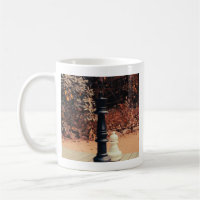 Mug de café blanc balaie le roi échecs avec un pio