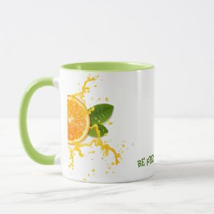 Mug de café en tranches de fruits orange