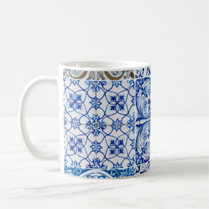 Mug de café en tuiles bleues