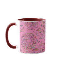 Mug de fleurs roses et croisées