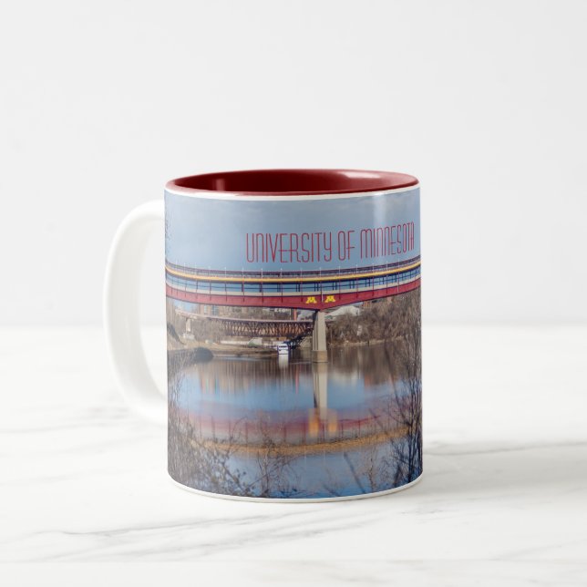Mug de l'Université du Minnesota pour piétons (Devant gauche)