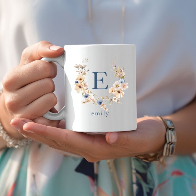 Mug de monogramme floral Boho avec nom modifiable (Boho Floral Monogram Mug with Editable Name)