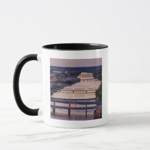 Mug De nombreux ponts enjambent la Grand River, vue du