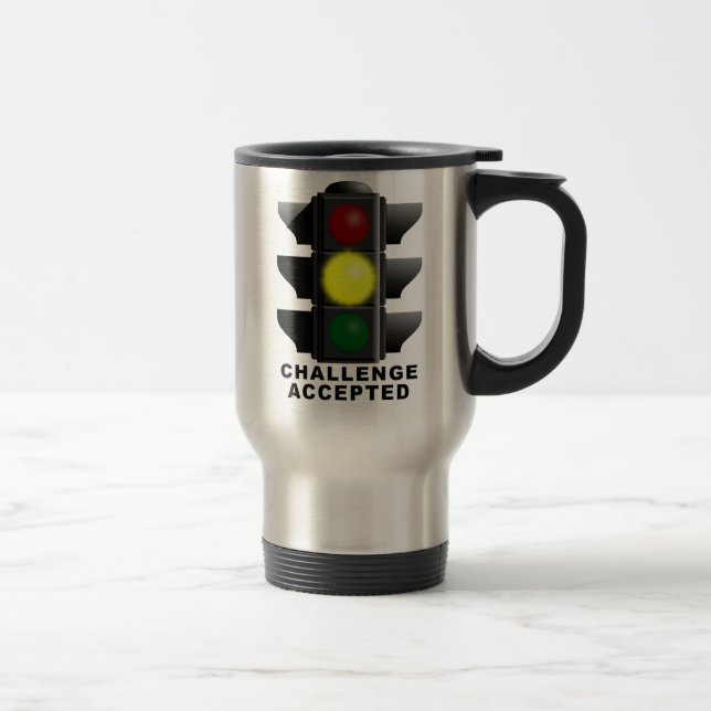 Mug de voyage à feu de signalisation "Défi accepté (Droit)