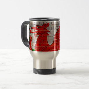 Mug De Voyage Le drapeau du Pays de Galles sur un mur en brique