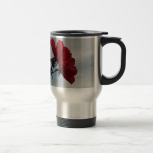 Mug De Voyage Roses rouges contre un ciel bleu vif