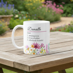 Mug Définition de nom avec bordure de fleurs sauvages 