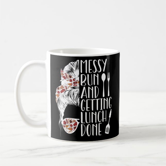 Mug Déjeuner Lady Messy Bun Cafétéria Travailleur (Gauche)