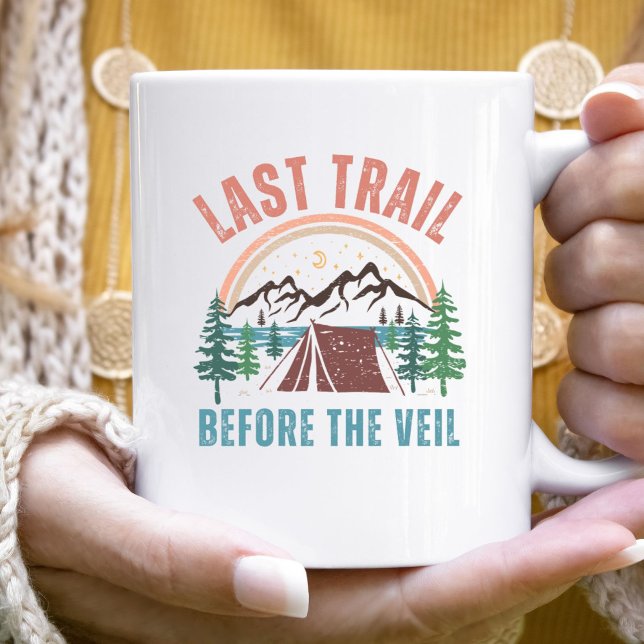 Mug Dernier Trail Avant le Voile de Weekend de Célibat (Créateur téléchargé)