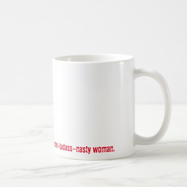 Mug Derrière chaque homme méchant… Femme (Droite)