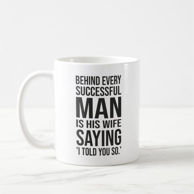 Mug Derrière Tout Homme Réussi Est Une Femme Dit Que J (Gauche)