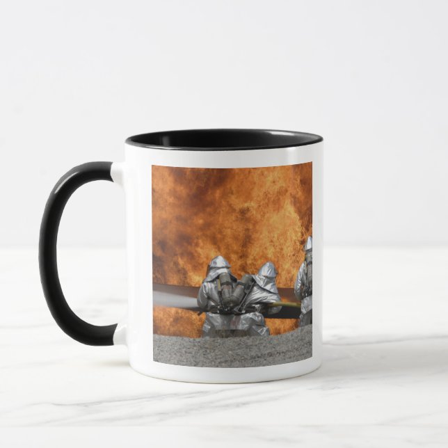 Mug Des pompiers neutralisent un incendie (Gauche)