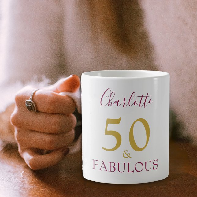Mug Design 50 et Fabulous Gold 50e anniversaire (50 and fabulous stylish burgundy and gold typography script custom name coffee mug for 50th birthday)