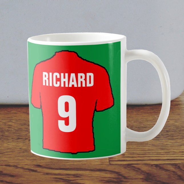 Mug Design de maillot de football en rouge. (Créateur téléchargé)