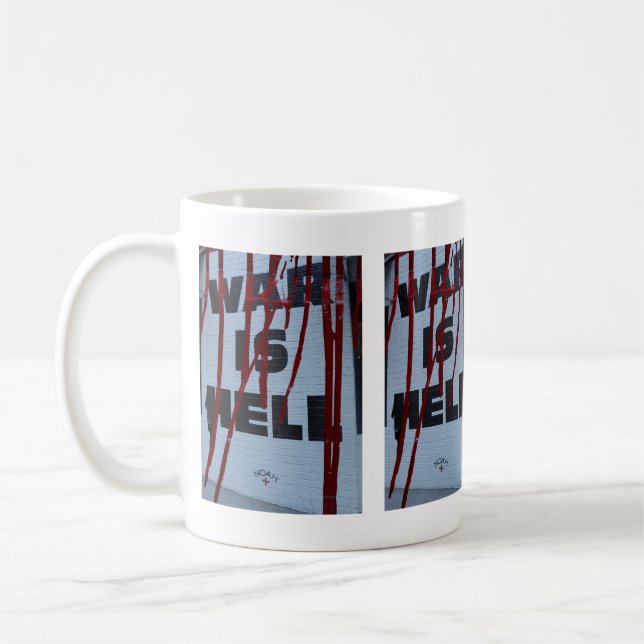 Mug Design Vermelho de Expressão Urbana War is Hell  (Gauche)