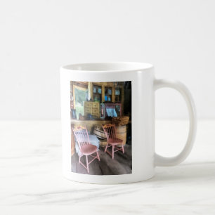 Mug Deux chaises roses au magasin général