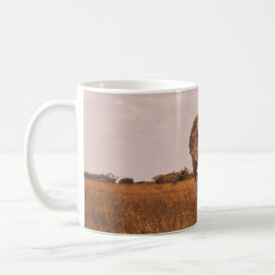 MUG DEUX ÉLÉPHANTS MARCHANT SUR LE TERRAIN COUVERT DE