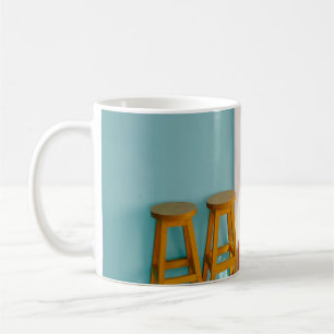 Mug Deux tabourets de bar en bois jaune