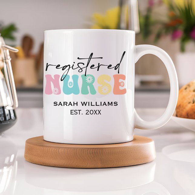 Mug d'infirmière autorisée florale personnalisée - (registered nurse mug, retro nurse mug, daisy flower mug, rn graduation gift, nurse coffee mug,)